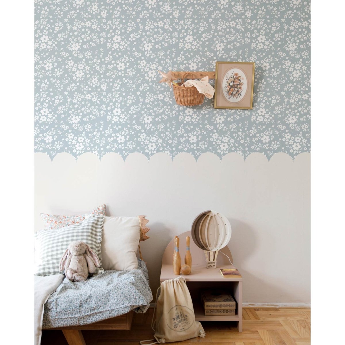 DEKORNIK - Papier Peint Pour Enfants Bleu Prairie De Dentelle Et Lait