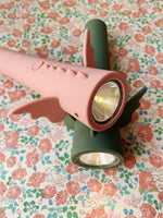 KONGES SLØJD - Lampe de Poche Dragon - Olivine