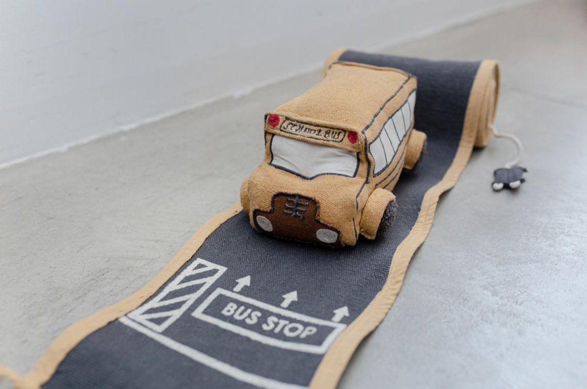 LORENA CANALS - Peluche Ride & Roll Autobus Scolaire