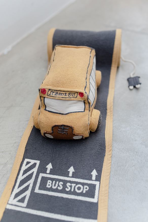 LORENA CANALS - Peluche Ride & Roll Autobus Scolaire