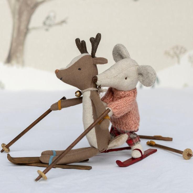 MAILEG - Souris d'Hiver Avec Set de Ski, Grande Soeur