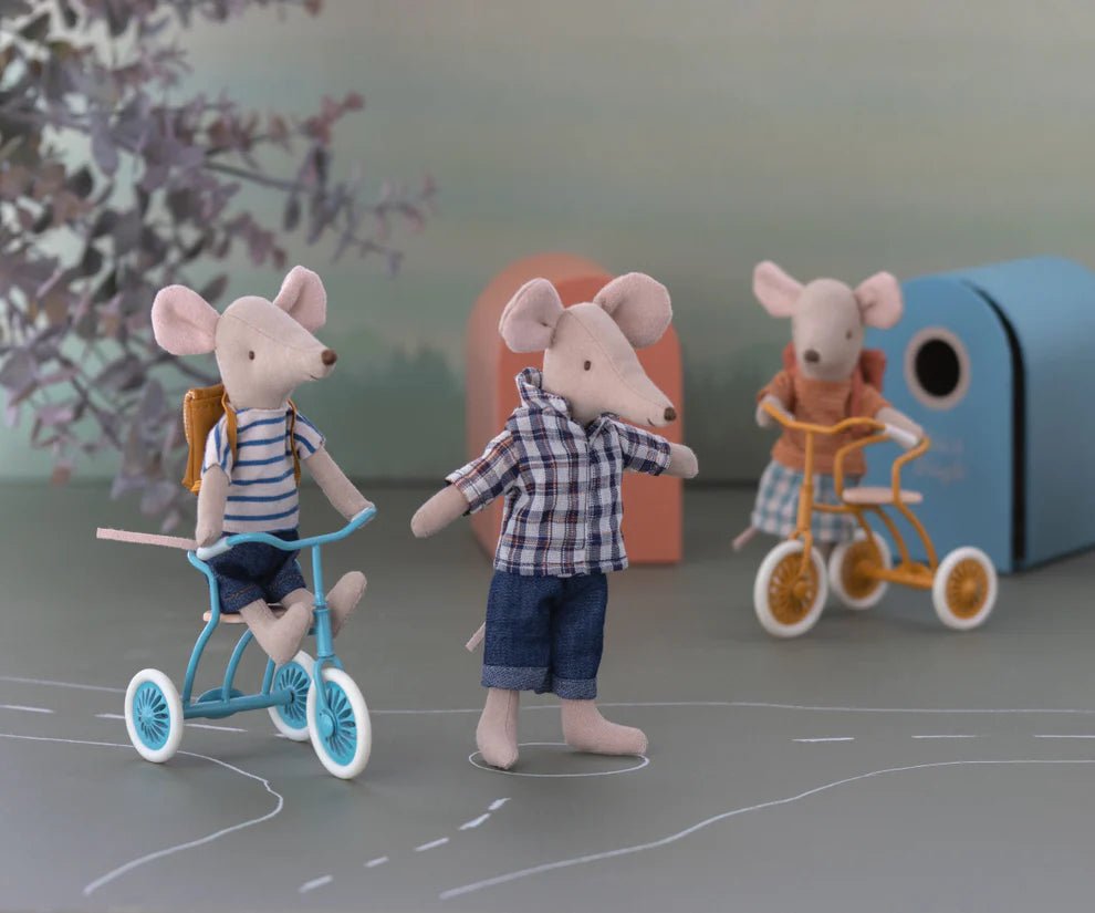 MAILEG - Souris Tricycle, Grand Frère Avec Sac