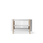 OLIVER FURNITURE - Lit Bébé Évolutif Wood Mini+, Avec Kit Junior Inclus, Blanc/Chêne